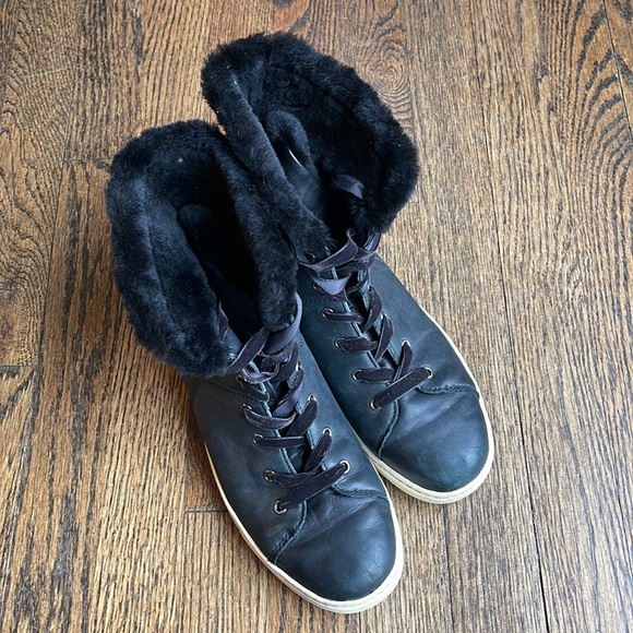 Ugg Sneakers - Picture 2 of 9